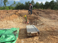 San ủi Khu lăng mộ khi chưa được bàn giao mặt bằng ảnh 3