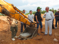 San ủi Khu lăng mộ khi chưa được bàn giao mặt bằng ảnh 4