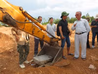 San ủi Khu lăng mộ khi chưa được bàn giao mặt bằng ảnh 4 San ủi Khu lăng mộ khi chưa được bàn giao mặt bằng ảnh 4