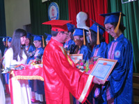 Trao bằng tốt nghiệp cho 1.374 sinh viên Trường ĐHSP Huế ảnh 4