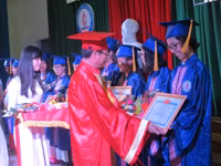 Trao bằng tốt nghiệp cho 1.374 sinh viên Trường ĐHSP Huế ảnh 4