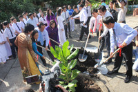 Bí thư Thành ủy TP HCM dự lễ khai giảng năm học mới ảnh 2