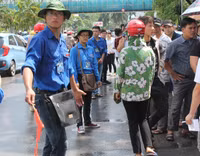 Đậm, nhạt màu áo xanh tình nguyện theo mưa, nắng ảnh 6 Đậm, nhạt màu áo xanh tình nguyện theo mưa, nắng ảnh 6