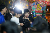 Hỗn loạn chen lấn, trèo tường bao vào thắp nhang, dâng lễ đền Trần ảnh 6