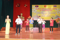 Lưu học sinh Lào, Thái Lan vui tết cổ truyền trên đất Nghệ ảnh 1