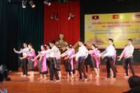 Lưu học sinh Lào, Thái Lan vui tết cổ truyền trên đất Nghệ ảnh 3