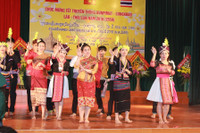 Lưu học sinh Lào, Thái Lan vui tết cổ truyền trên đất Nghệ ảnh 2