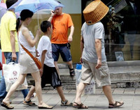 Hành động khó đỡ của người châu Á ảnh 9