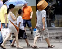 Hành động khó đỡ của người châu Á ảnh 9