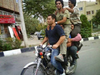 Hành động khó đỡ của người châu Á ảnh 7