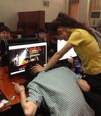 Hành động khó đỡ của người châu Á ảnh 10