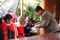 Đến nơi thầy cô "mật phục" rước học sinh tới trường ảnh 3