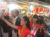 TP HCM: Nhộn nhịp trên phố lồng đèn ảnh 2