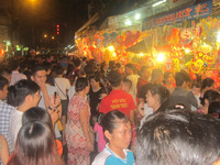 TP HCM: Nhộn nhịp trên phố lồng đèn ảnh 1