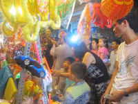 TP HCM: Nhộn nhịp trên phố lồng đèn ảnh 3