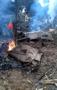 Hà Nội: Trực thăng rơi, nhiều người gặp nạn ảnh 1 Hà Nội: Trực thăng rơi, nhiều người gặp nạn ảnh 1