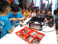 Học sinh Bình Dương thi “Tài năng Robot Việt Anh 2017” ảnh 3 Học sinh Bình Dương thi “Tài năng Robot Việt Anh 2017” ảnh 3