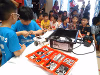 Học sinh Bình Dương thi “Tài năng Robot Việt Anh 2017” ảnh 3