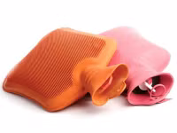 Túi sưởi ấm: Nếu bạn không thể ngủ vào ban đêm, đặt một chai nước nóng hoặc túi sưởi ấm dưới gối của bạn. Nhiệt tạo ra từ chúng sẽ làm dịu thần kinh, do đó giúp bạn ngủ ngon hơn.