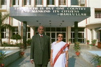 Hai nhà đồng sáng lập CMS Jagdish Gandhi và Bharti Gandh.