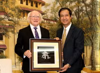 Tổng thống Ireland đầu tiên thăm ĐHQG Hà Nội ảnh 2