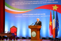 Tổng thống Ireland đầu tiên thăm ĐHQG Hà Nội ảnh 4 Tổng thống Ireland đầu tiên thăm ĐHQG Hà Nội ảnh 4