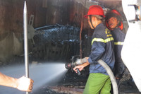 Bà hỏa thiêu rụi kho chứa lốp cao su ảnh 8