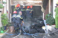 Bà hỏa thiêu rụi kho chứa lốp cao su ảnh 2