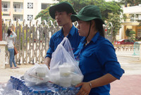 Những tấm lòng đồng hành cùng sĩ tử ảnh 16