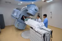 Vingroup đầu tư hơn 1.100 tỉ đồng phát triển nhân lực y tế ảnh 4