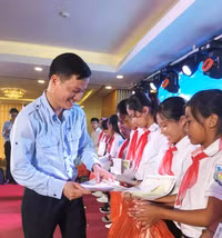 Formosa trao hơn 400 suất học bổng cho học sinh nghèo vượt khó học giỏi tỉnh Hà Tĩnh ảnh 5