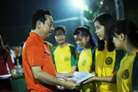 “Người phán xử” đá bóng gây quỹ ủng hộ sinh viên nghèo ảnh 1 “Người phán xử” đá bóng gây quỹ ủng hộ sinh viên nghèo ảnh 1