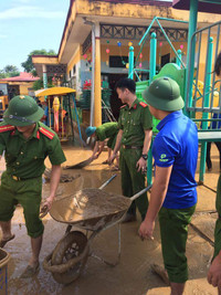 Thiệt hại nặng nề ở vùng rốn lũ ảnh 5 Thiệt hại nặng nề ở vùng rốn lũ ảnh 5