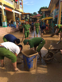 Thiệt hại nặng nề ở vùng rốn lũ ảnh 6 Thiệt hại nặng nề ở vùng rốn lũ ảnh 6