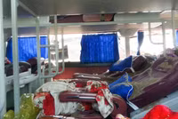 Nghệ An: Xe khách đâm đầu xe tải, 6 người nhập viện cấp cứu ảnh 2