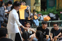 Thầy cô nhảy dân vũ đón tuổi 18 cùng học trò ảnh 2