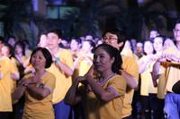 Thầy cô nhảy dân vũ đón tuổi 18 cùng học trò ảnh 6