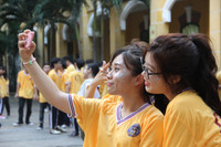 Thầy cô nhảy dân vũ đón tuổi 18 cùng học trò ảnh 4