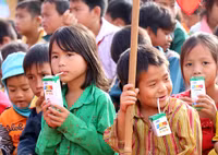Vinamilk tiên phong mang chương trình sữa học đường đến với trẻ em Đắk Nông ảnh 3