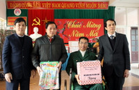 Bộ GD&ĐT chúc Tết thương bệnh binh tại Phú Thọ ảnh 1