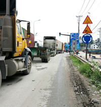 Kẹt xe kinh hoàng, vật vờ dưới nắng gắt ảnh 5