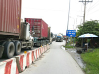 Kẹt xe kinh hoàng, vật vờ dưới nắng gắt ảnh 2