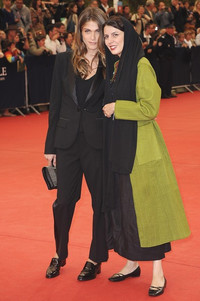 Hôn xã giao bị kết tội “băng hoại đạo đức” ảnh 26