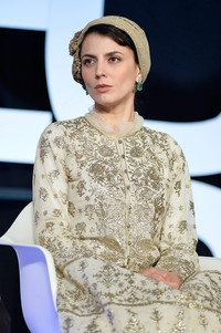 Hôn xã giao bị kết tội “băng hoại đạo đức” ảnh 8