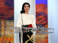 Hôn xã giao bị kết tội “băng hoại đạo đức” ảnh 15