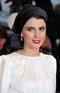 Hôn xã giao bị kết tội “băng hoại đạo đức” ảnh 16