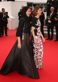 Hôn xã giao bị kết tội “băng hoại đạo đức” ảnh 4