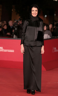 Hôn xã giao bị kết tội “băng hoại đạo đức” ảnh 12