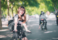 Bên ngoài môi trường rèn luyện của quân đội, Nhật Linh là cô gái trẻ trung, nhí nhảnh