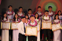 Nghệ An: Tuyên dương và khen thưởng 140 học sinh đạt thành tích xuất sắc năm học 2016 - 2017 ảnh 5 Nghệ An: Tuyên dương và khen thưởng 140 học sinh đạt thành tích xuất sắc năm học 2016 - 2017 ảnh 5